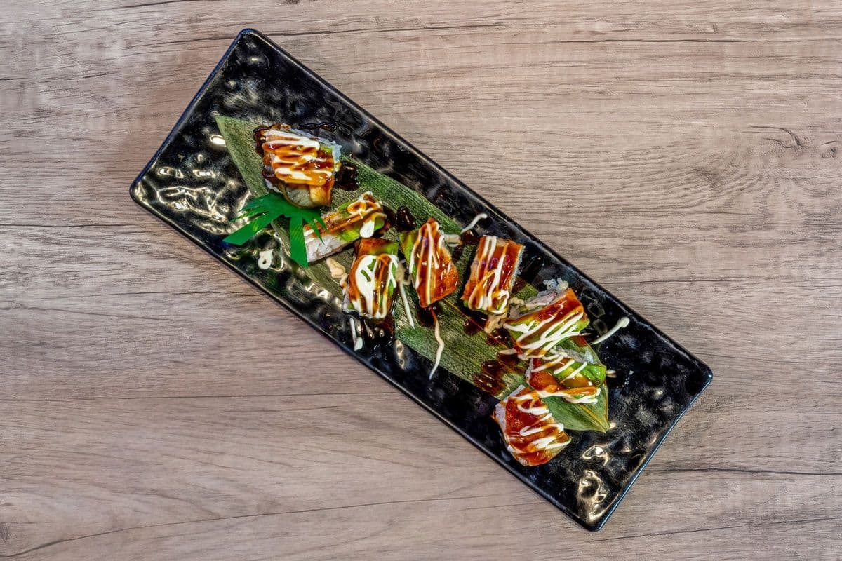 Dragon Roll (8 pcs)