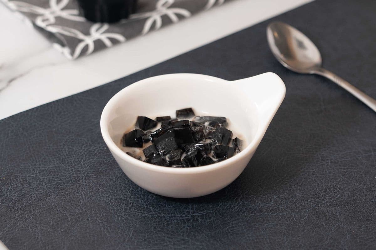 Grass Jelly with Coconut Milk 香濃椰椰仙草凍