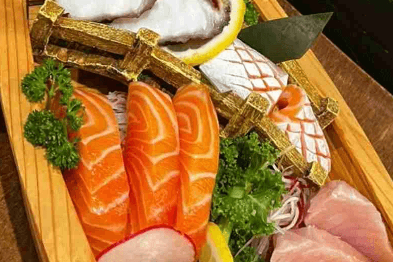 Assorted Sashimi (12 pcs)