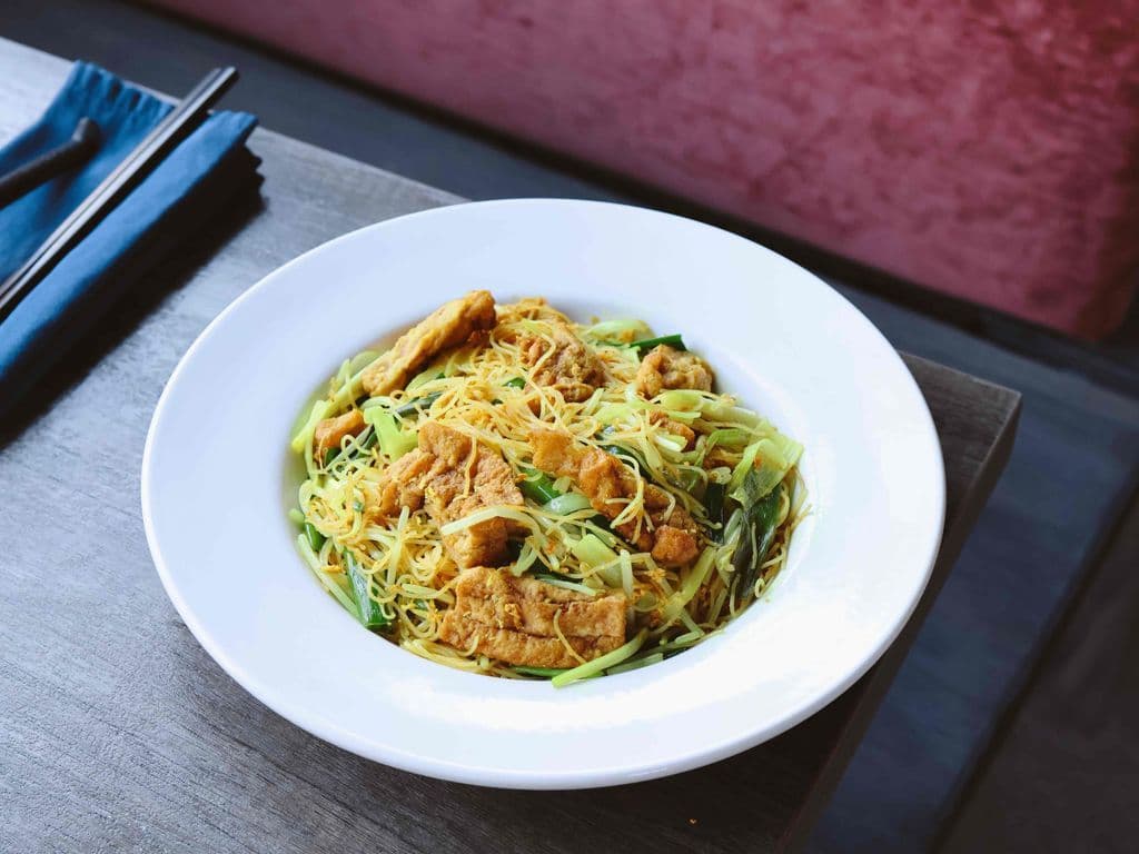 S18B - VEGAN: Turmeric Stirred Fry Rice Noodles (Bún Xào Nghệ Chay)