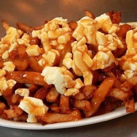 Traditional Poutine / Poutine traditionnelle
