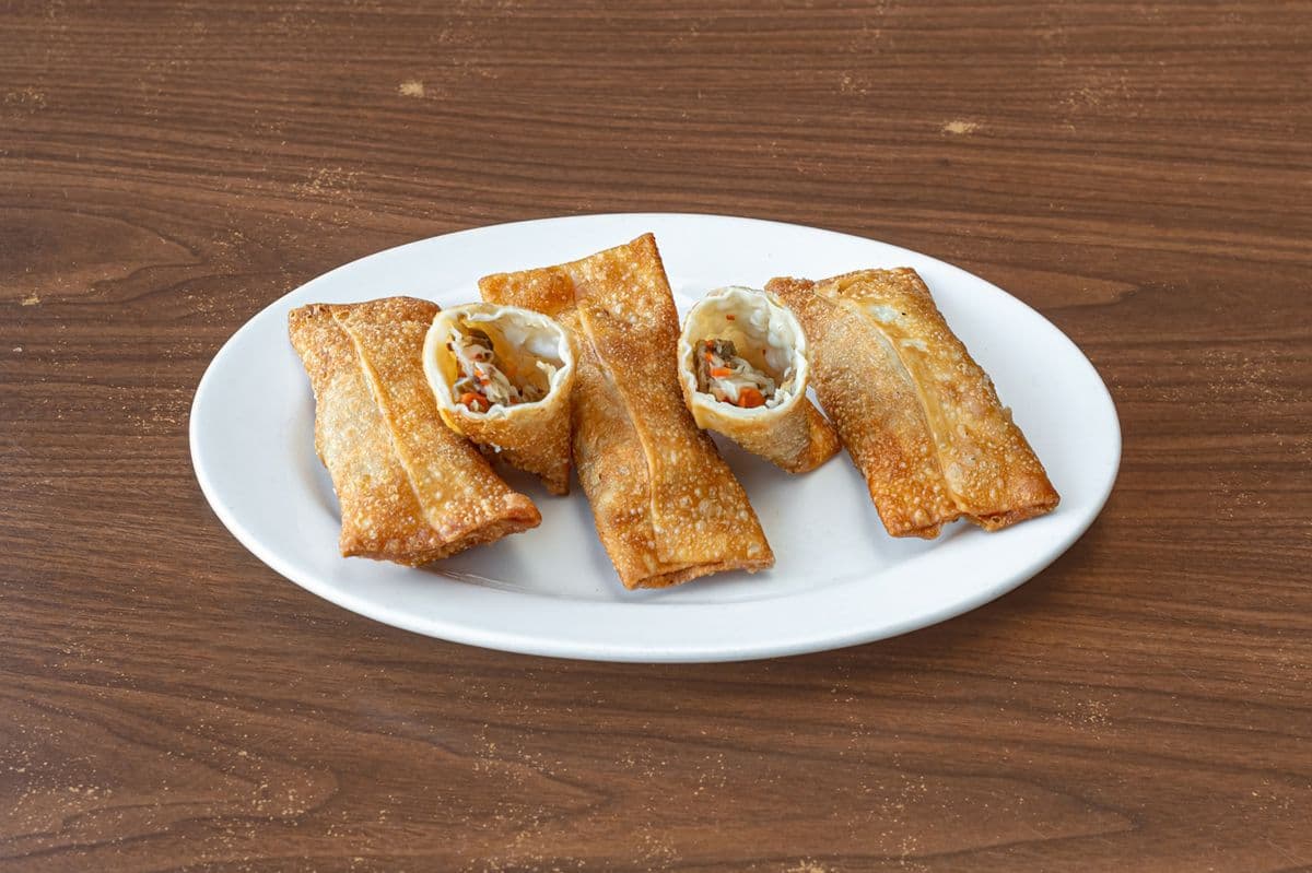 203. Vegetarian Egg Roll (1 pc)
