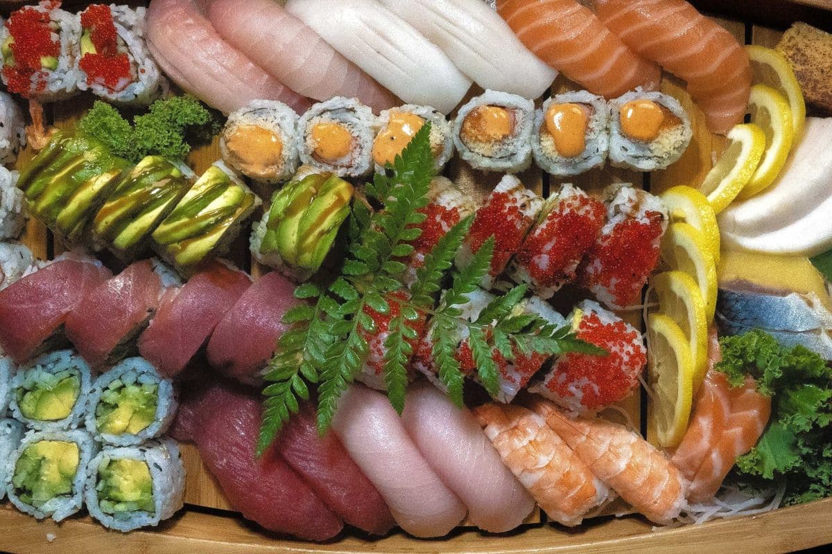 97. 60 PCS Mix Tray