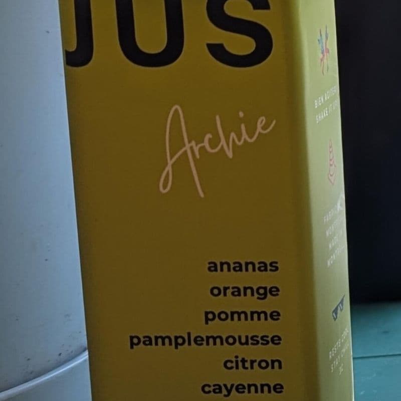 JAUNE- Ananas, Pamplemousse, Orange, Pomme, Citron, Cayenne - 300ml / YELLOW - Pineapple, Grapefruit, Orange, Apple, Lemon, Cayenne - 300ml
