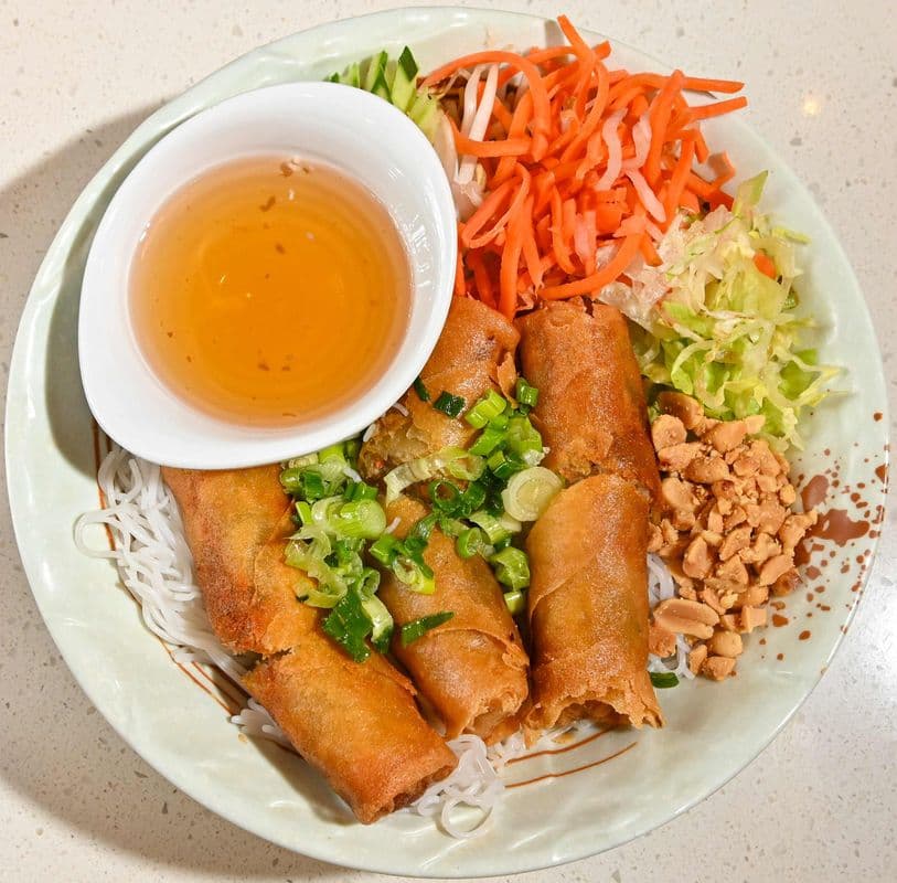 V4. Vermicelli with Fried Spring Rolls ( 3 pcs)