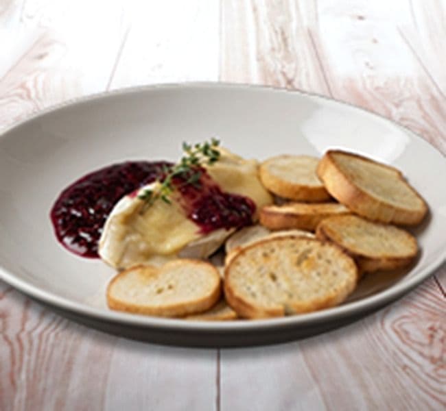 BAKED BRIE & CRANBERRY COMPOTE