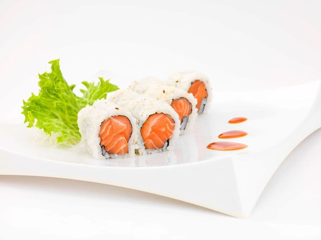 82.Salmon Roll