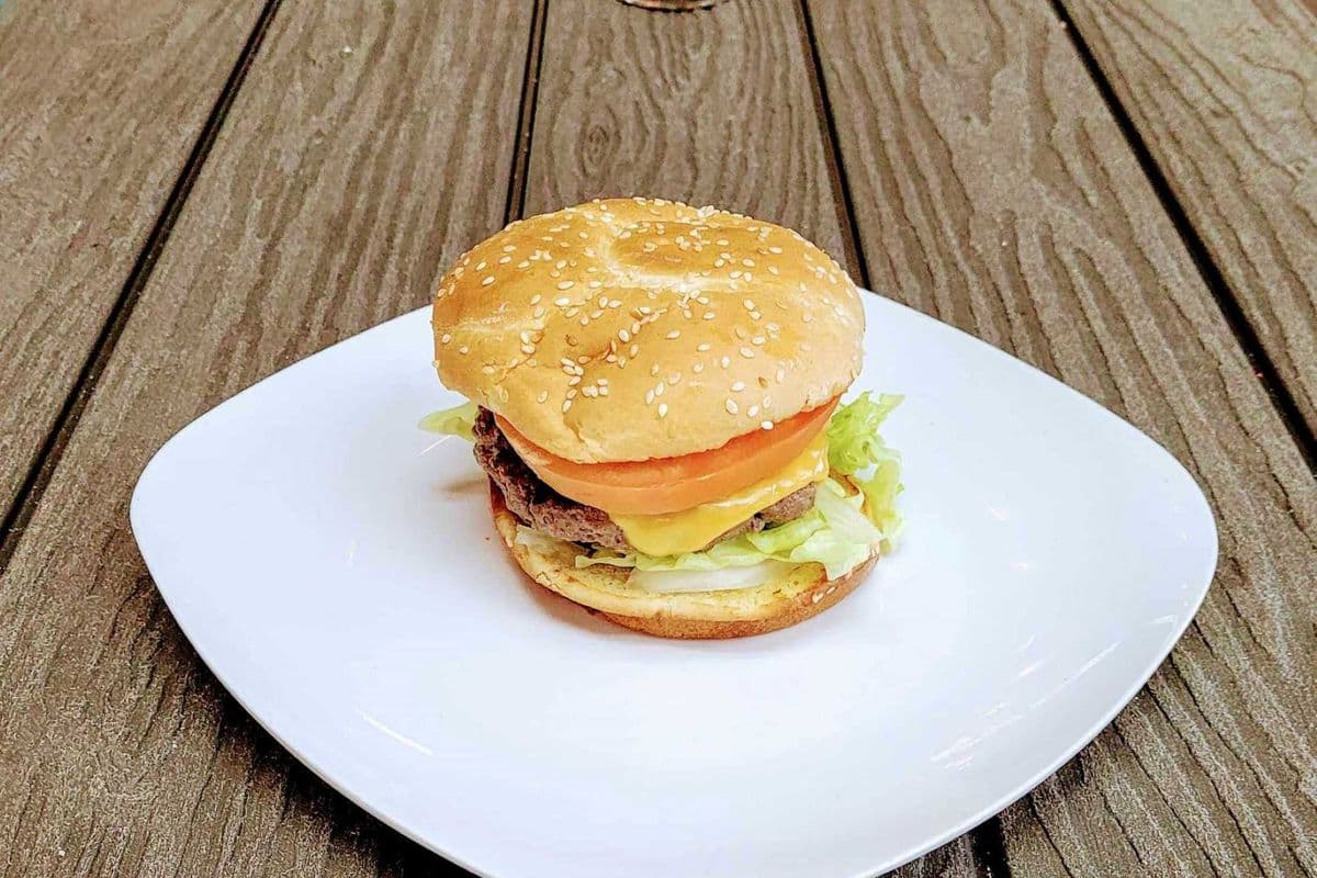 Crust Cheese Burger (5 oz)