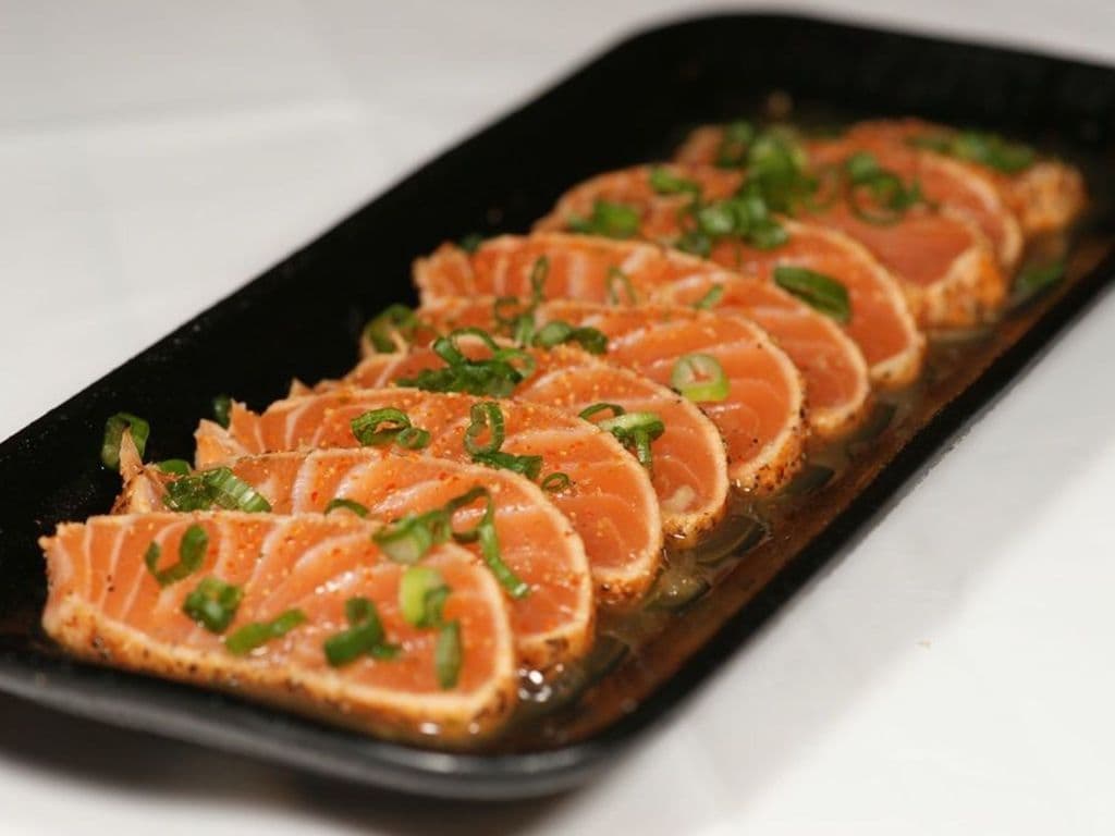 466. Tataki Salmon (6pc)