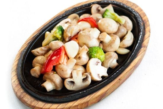 Busot Bokeum (Stir-Fried Mushrooms) 버섯볶음