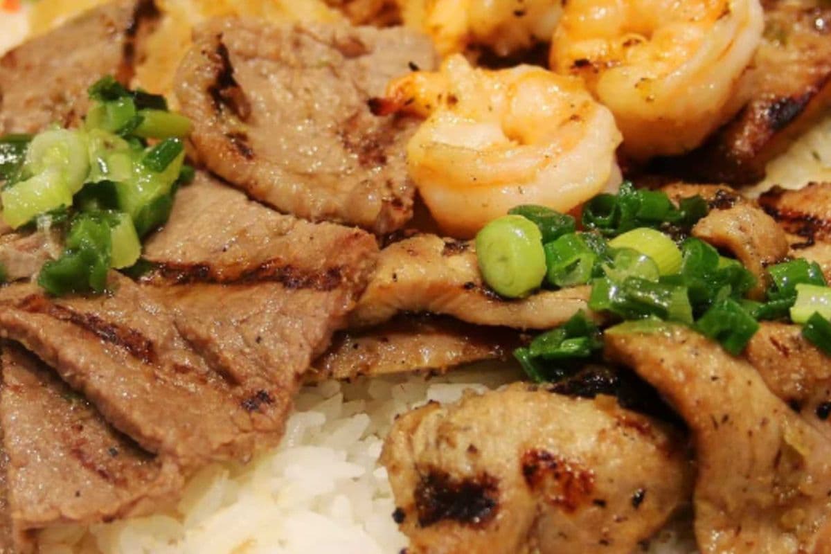40. Grilled Chicken, Shrimp, and Spring Roll on Vermicelli