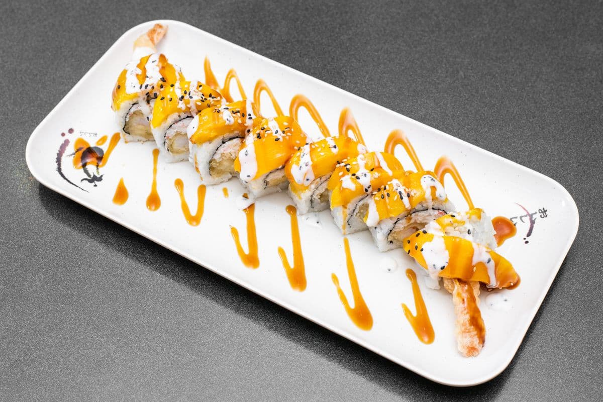 30. Mango Crunch Roll (8 pcs)