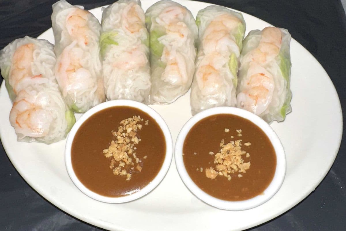 2. Vietnamese Salad Rolls (6 pcs)