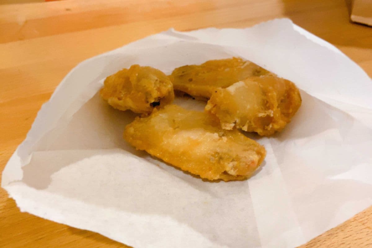 4 deep fried chicken wings