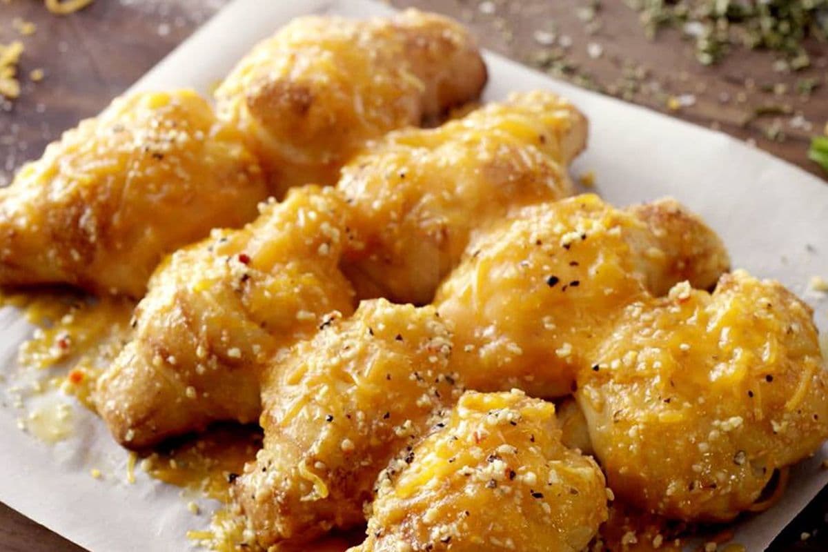 Garlic Cheddar Knots (8 pcs)