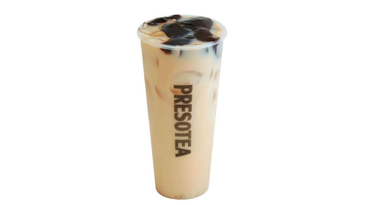 Grass Jelly Hojicha Milk Tea / Thé Hojicha au lait avec gelée d’herbe