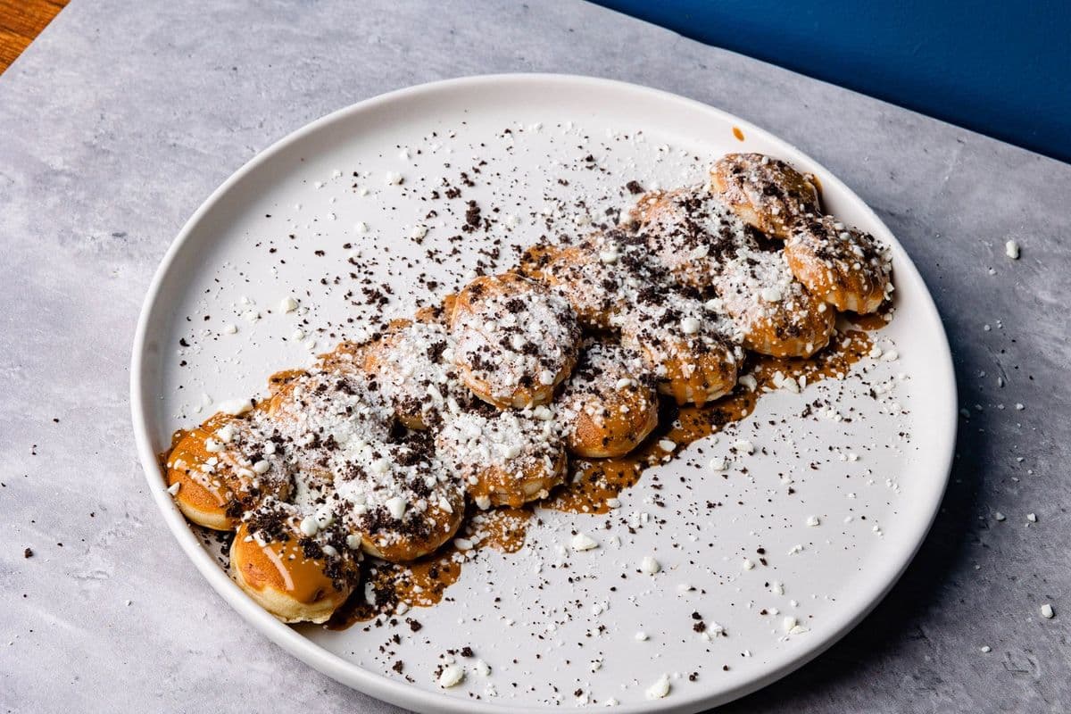 White Chocolate Oreo Mini Pancakes (15 pc)