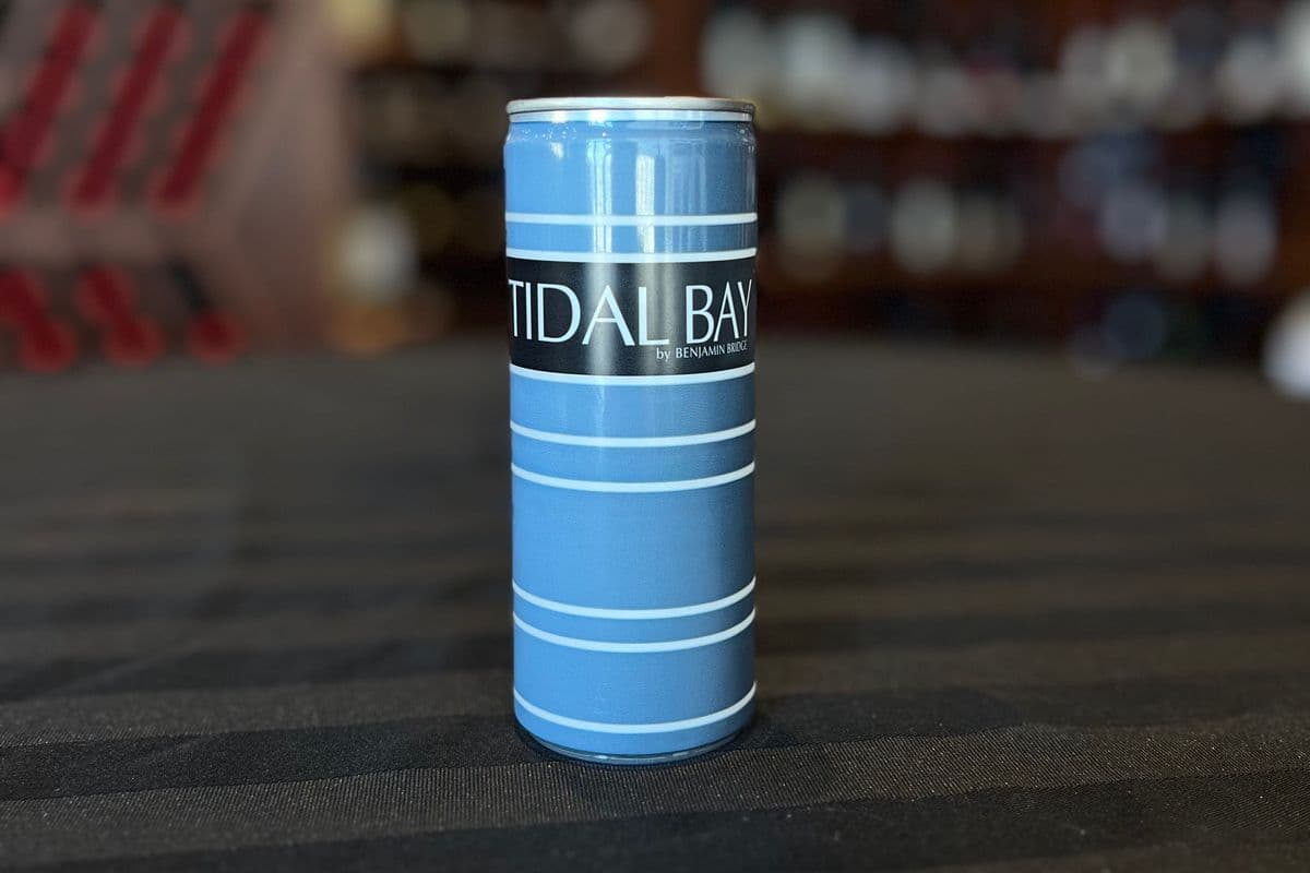 white | benjamin bridge tidal bay can (1 x 250 ml)
