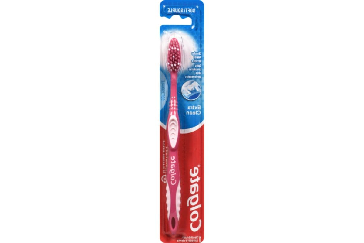 Colgate - Extra Clean Toothbrush, Soft