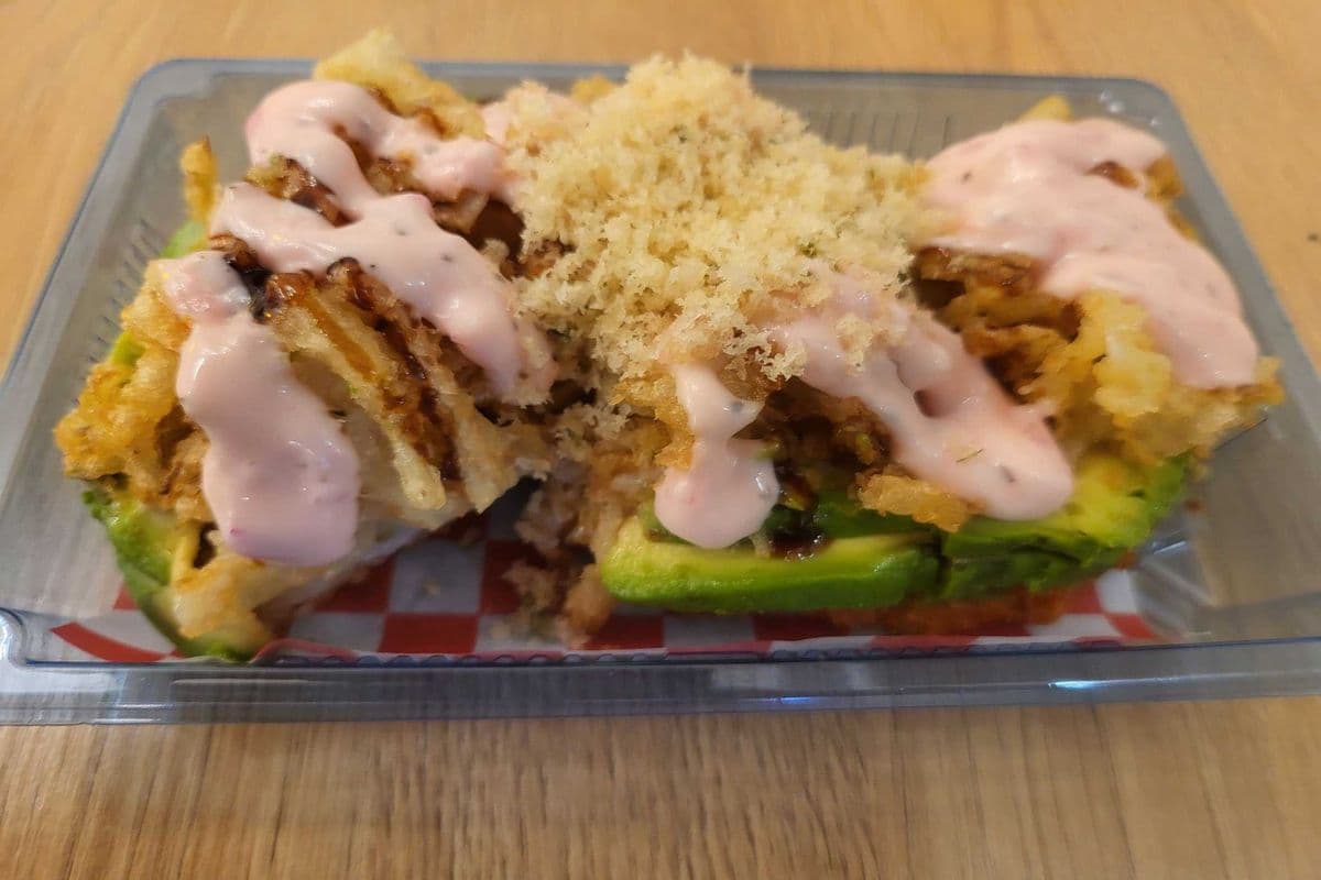 Mix Veggie Tempura and Avocado Pizza