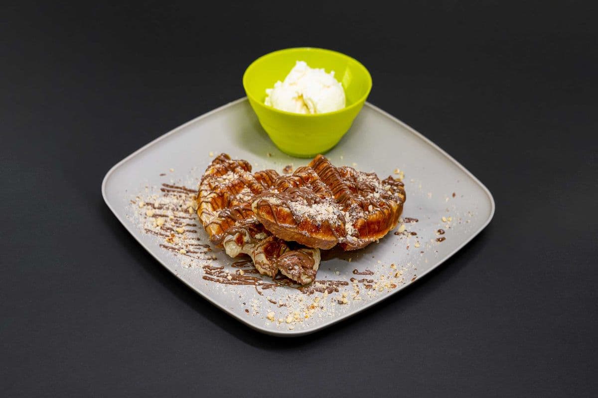 STrawberry Cheesecake Croffle