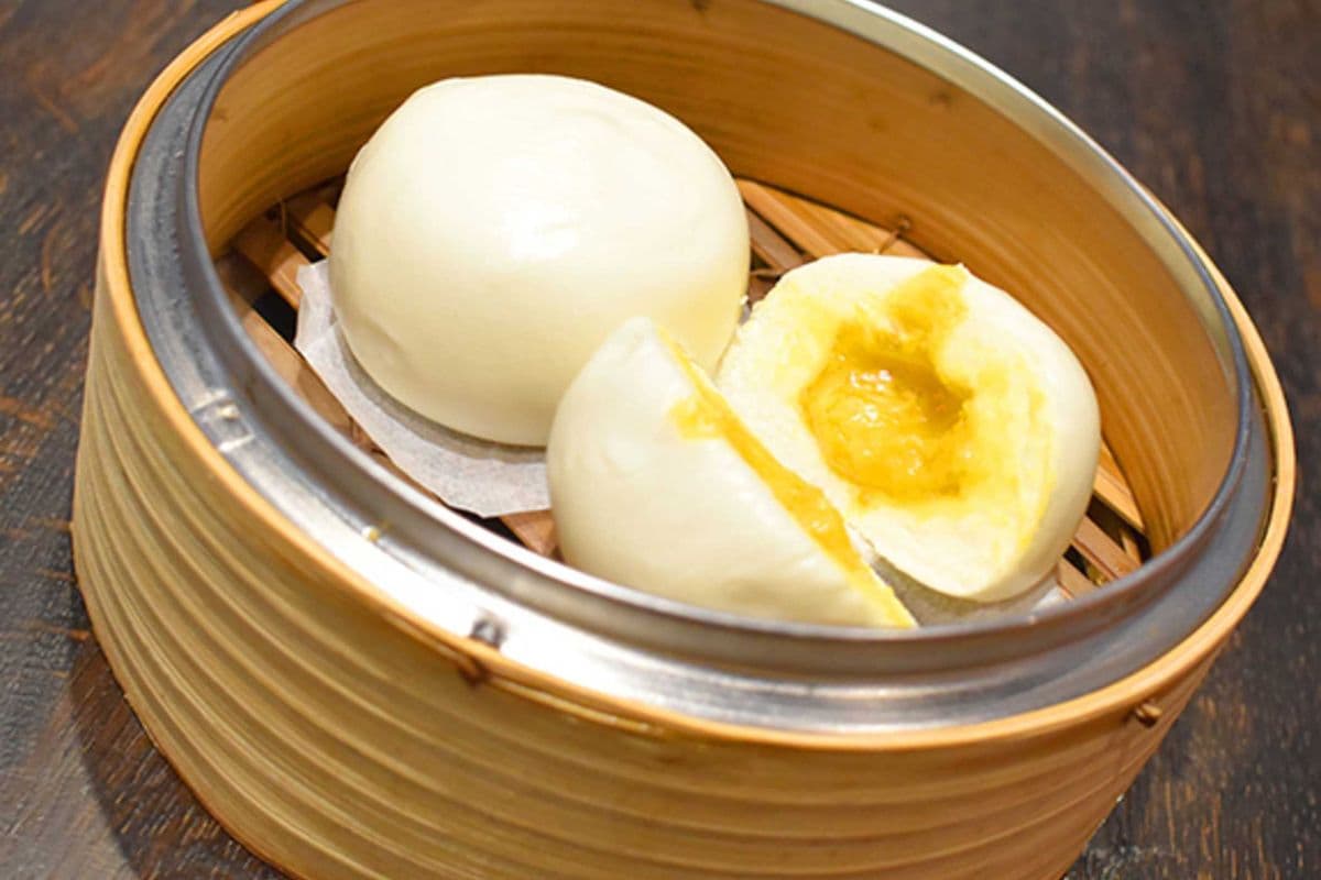 Steamed Creamy Custard Buns 流沙奶皇包