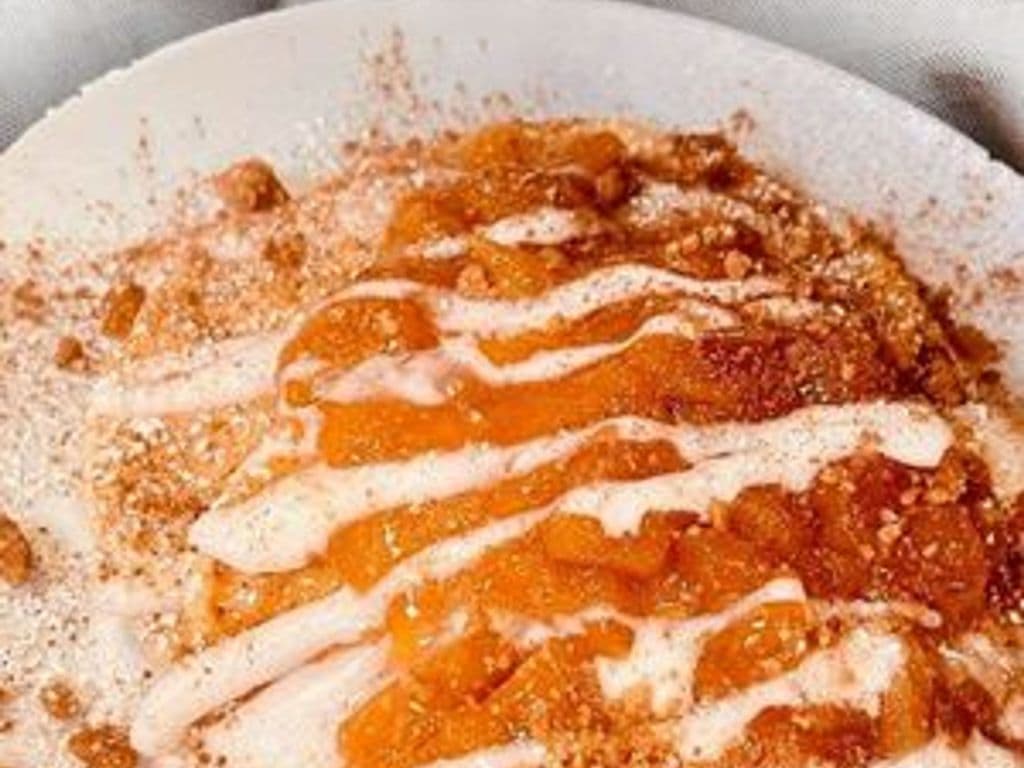 Apple vanilla crumble pancake
