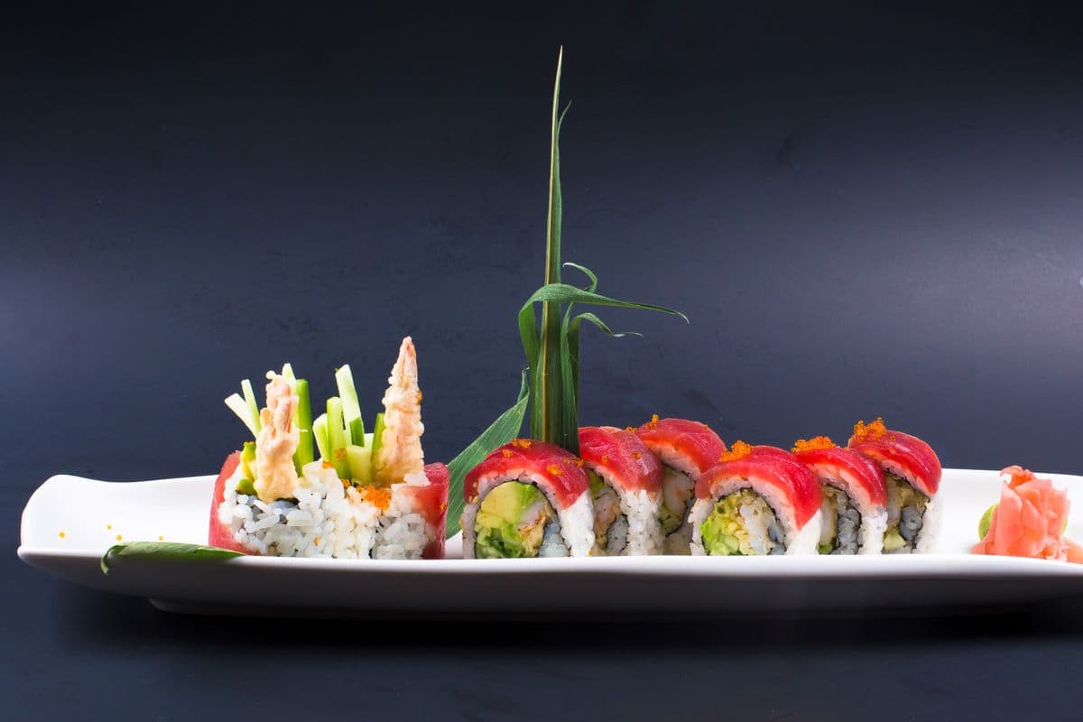 82. Red Dragon Roll (8 pcs)