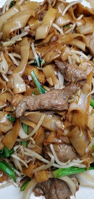 140. Stir Fried Beef with Rice Noodle and Soy Sauce 干炒牛河