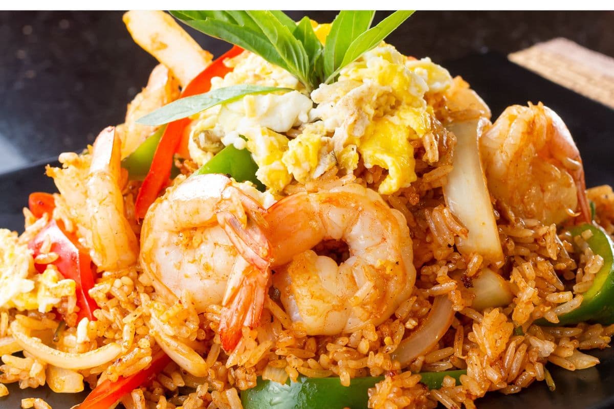 33. Basil Fried Rice (ข้าวผัดกระเพรา)