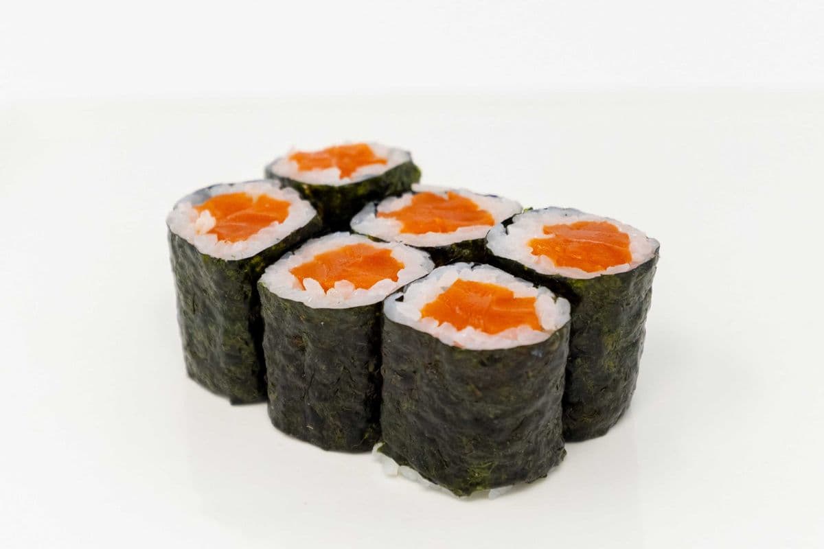 Salmon Maki (6 Pieces)