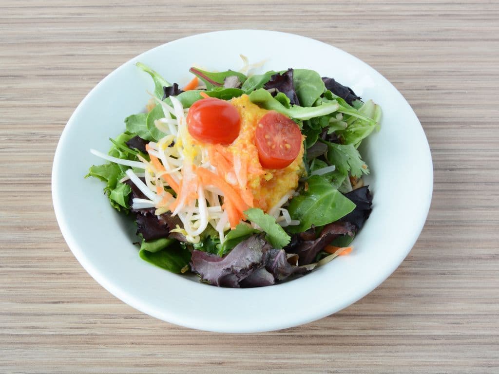 01. Lê Phở Salad ~ Organic Mixed Greens
