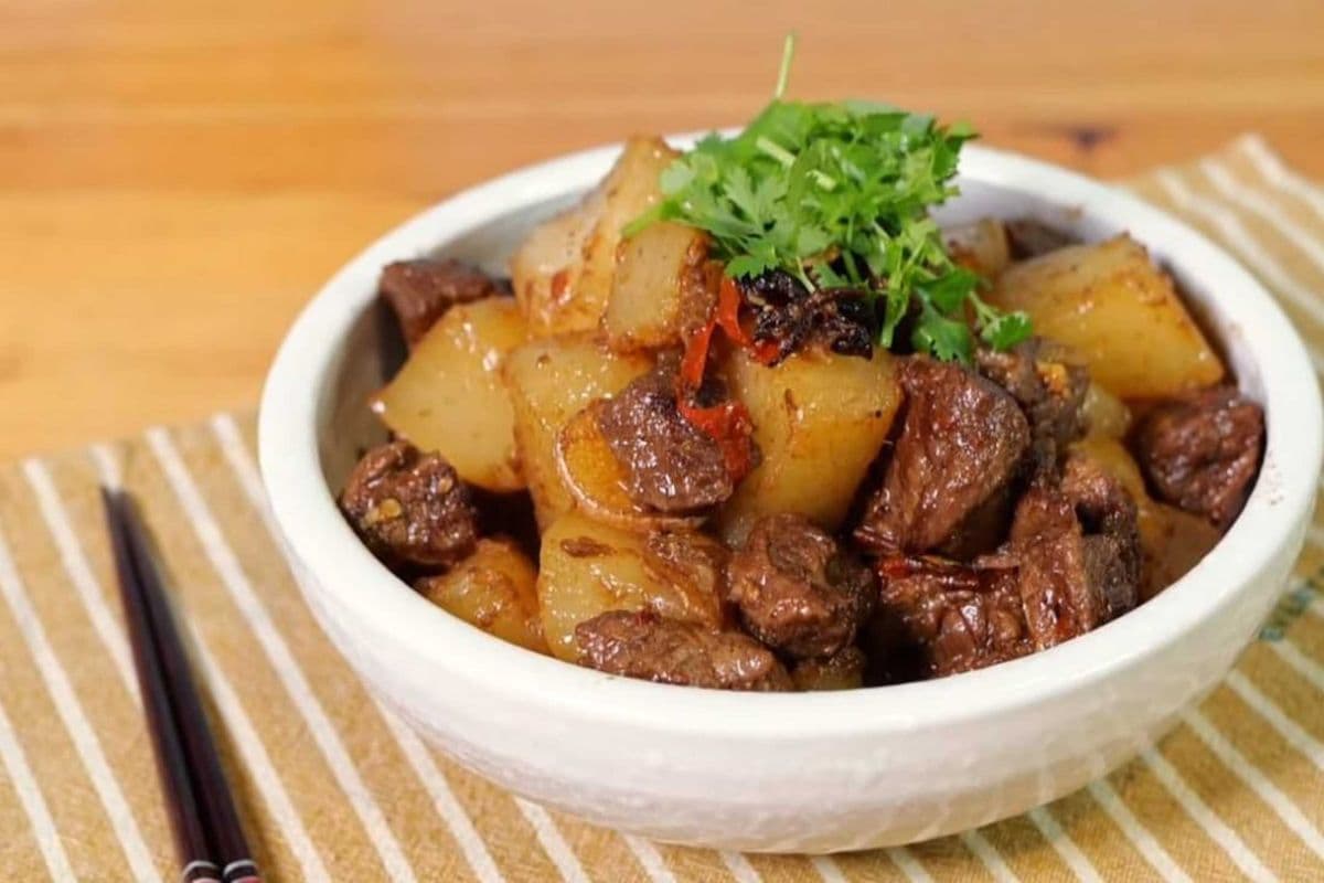Hong Kong–Style Braised Beef Brisket & Daikon Rice 萝卜牛腩饭