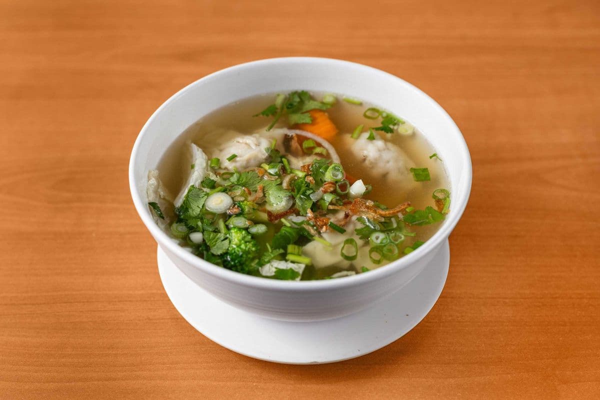 2. Soupe wonton au poulet et légumes / Chicken Wonton Soup and Vegetables