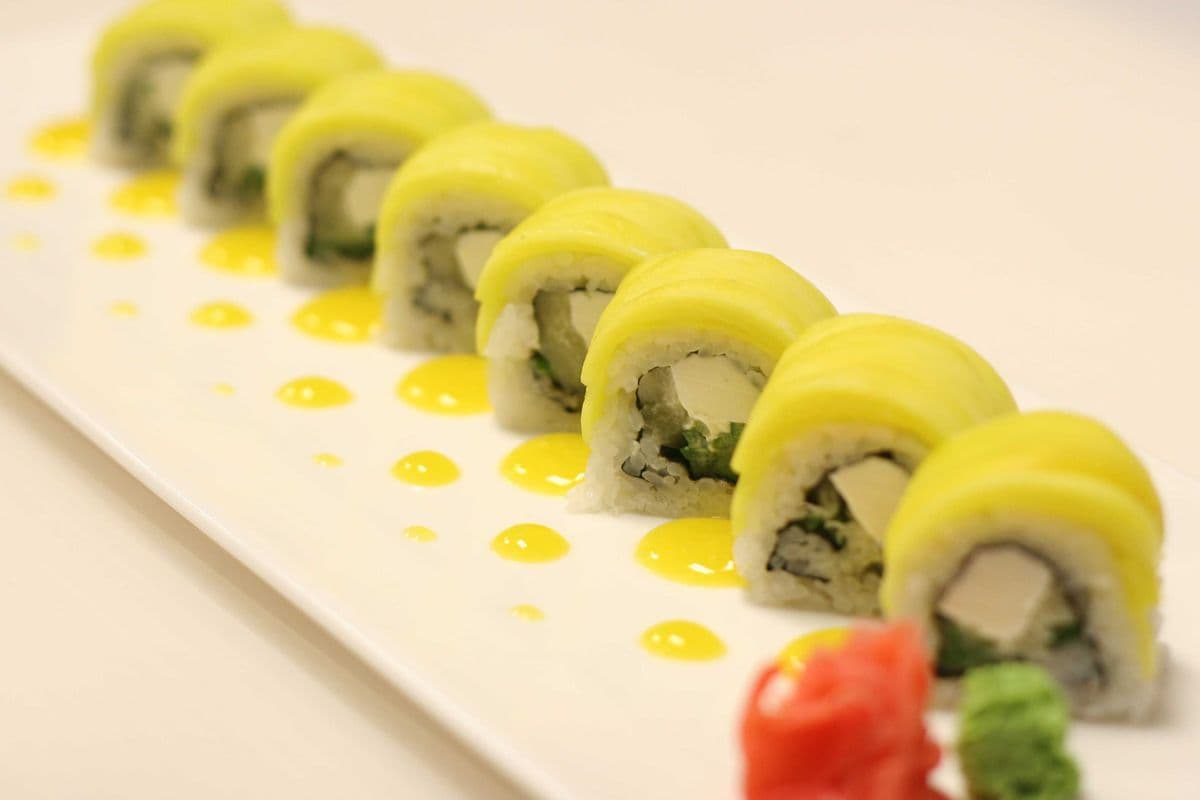 SR1. Hawaiian Mango Roll