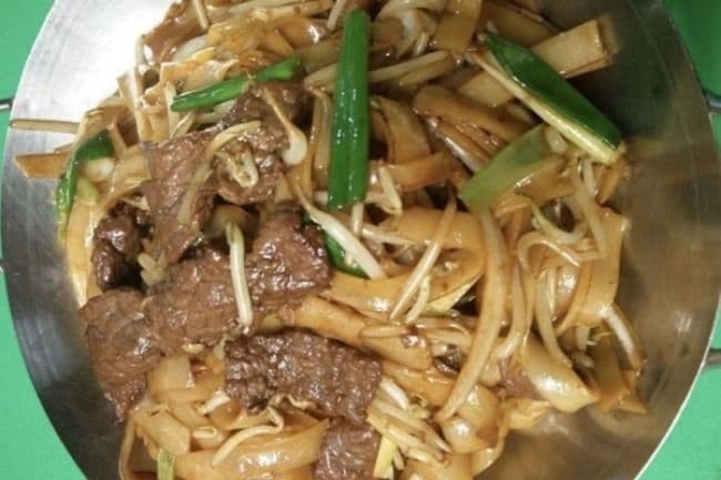 38A. Pan-Fried Rice Noodles with Beef