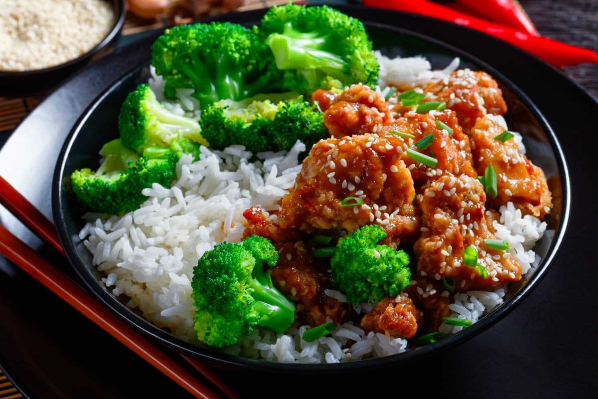 B2 Poulet Général Tao+Légumes+Riz / General Tao Chicken+Vegetable+Rice