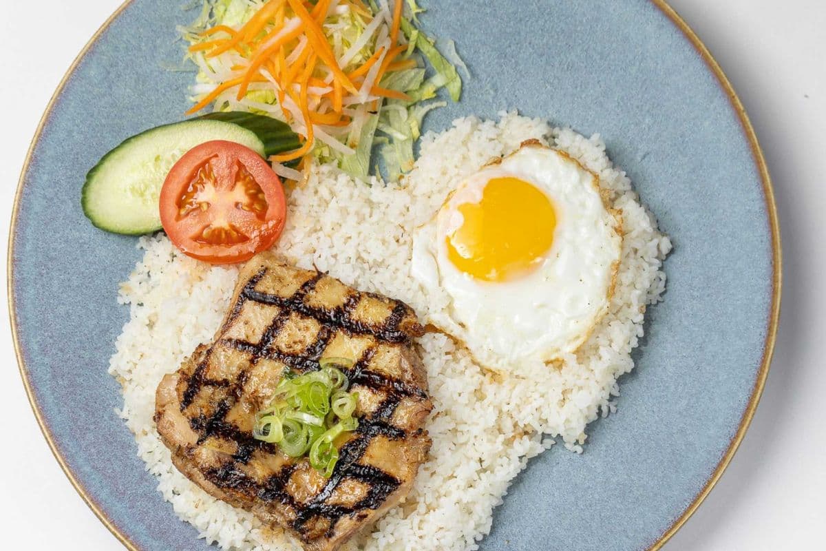 34. Grilled Chicken and Fried Egg on Broken Rice