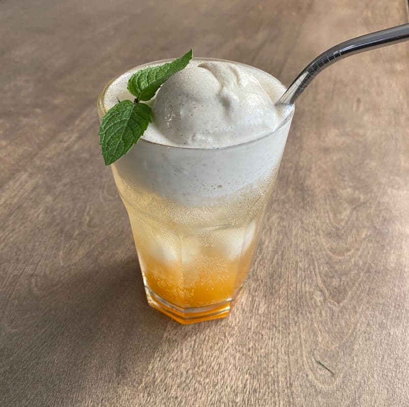 Momo (Peach) Soda Float