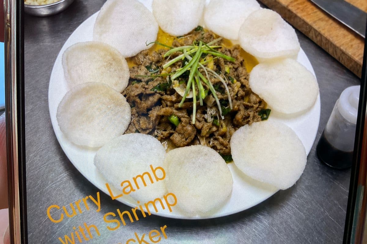 A4. Curry Lamb with Shrimp Crackers - Cừu Xào Lăn