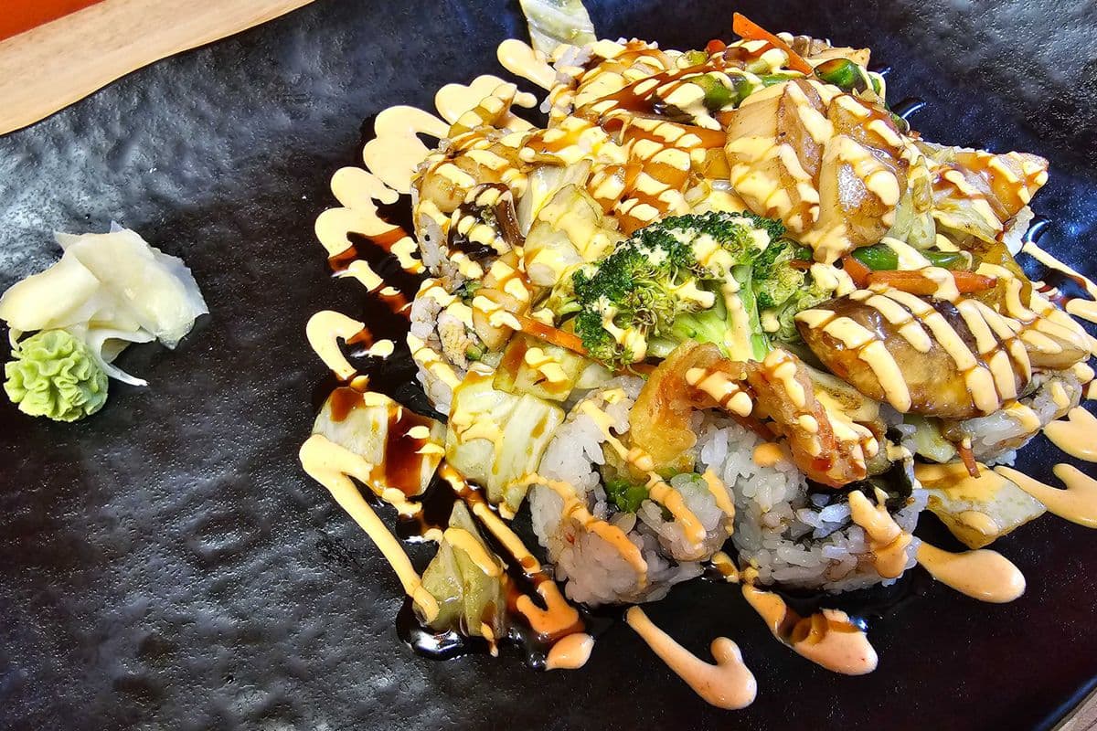 P28. Baked Scallop Special Roll