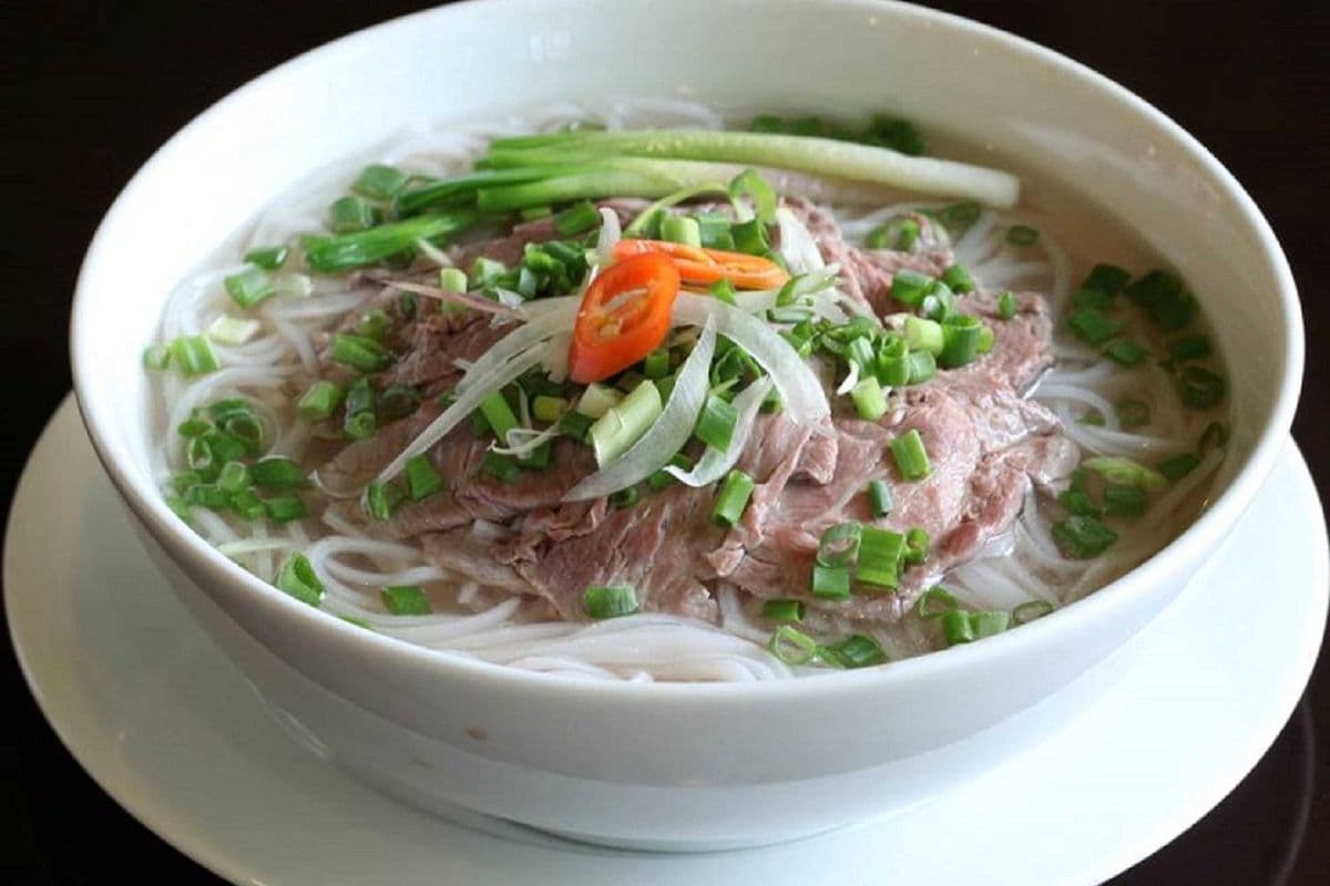 V8. Medium-Rare Beef Pho