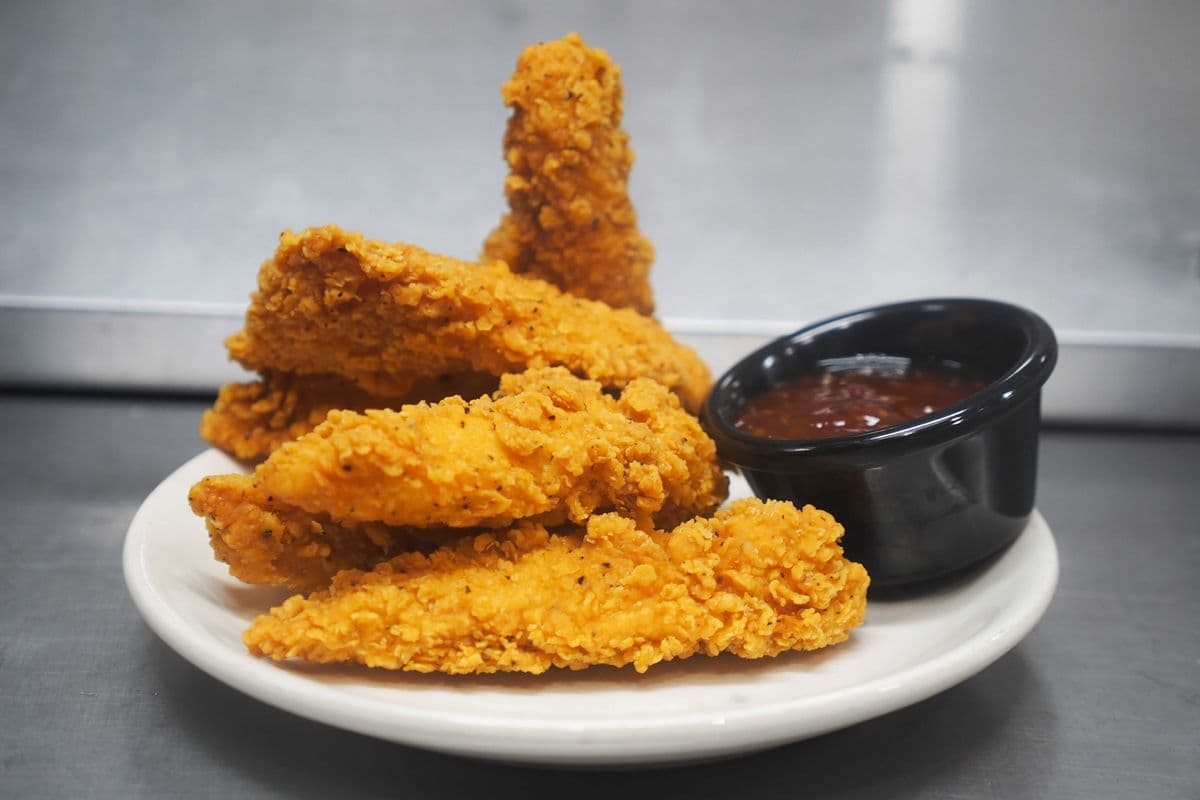 Six Piece Chicken Fingers, Comes with 2 Dips