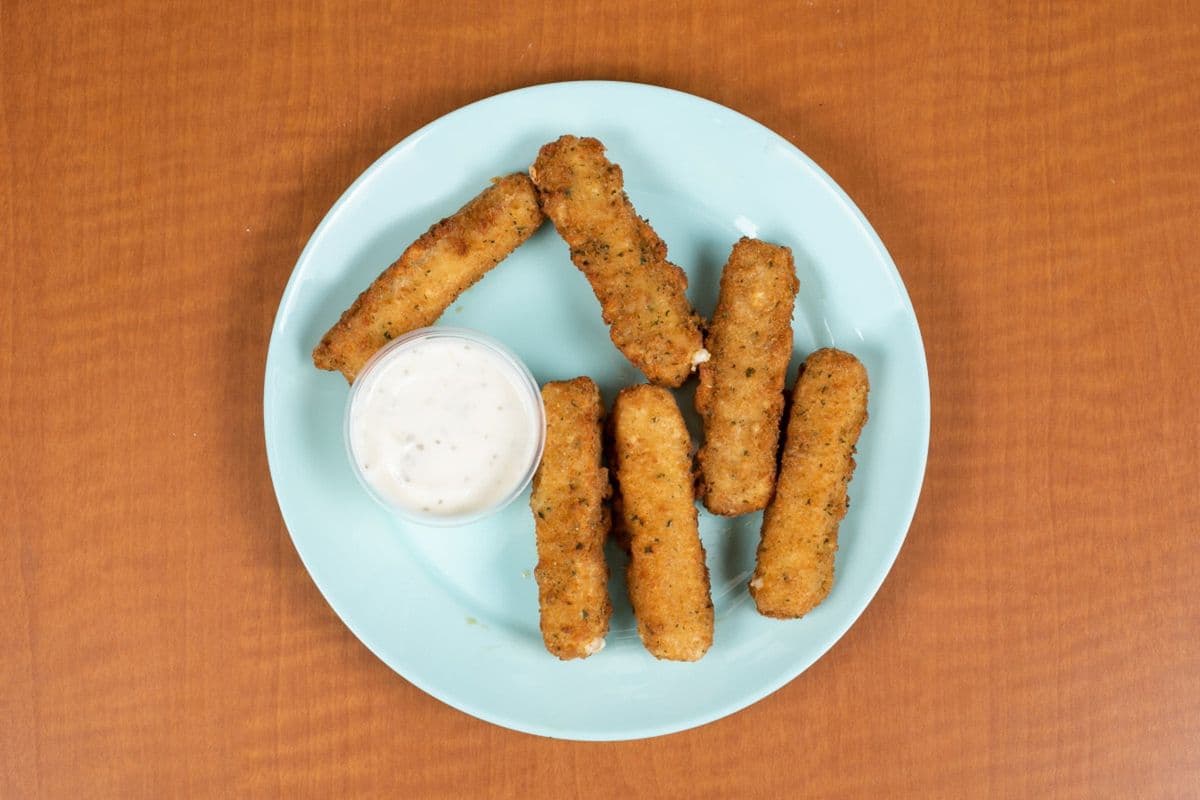 Mozzarella Sticks (6 Pcs)