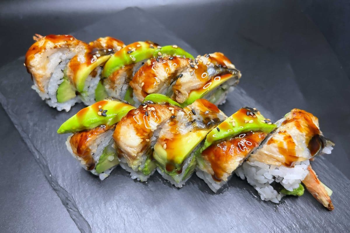 Black Dragon (BBQ Eel On Top) (10 pcs)