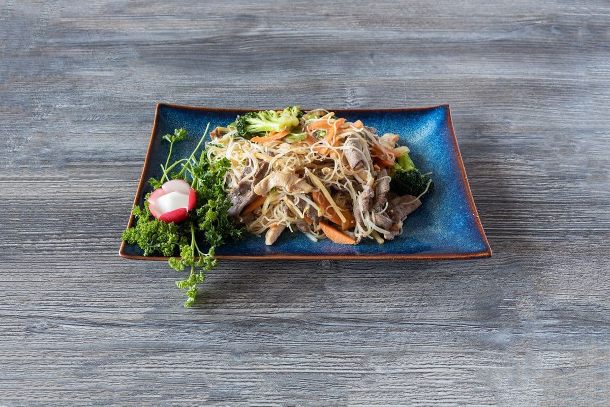 413. Beef & Chicken Stir Fried Vermicelli