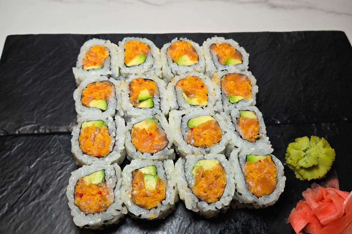 Spicy Salmon (16pcs)