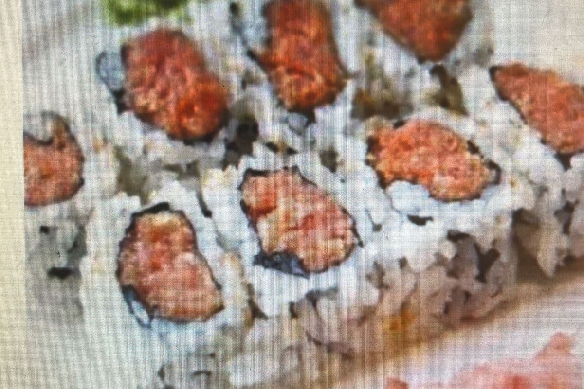 Spice salmon roll (8pcs)辣三文鱼8片