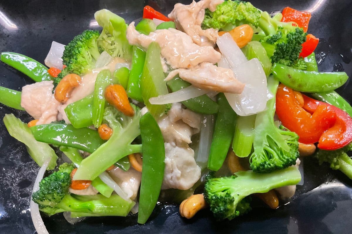 39.Pan-Fried Chicken with Cashew Nuts