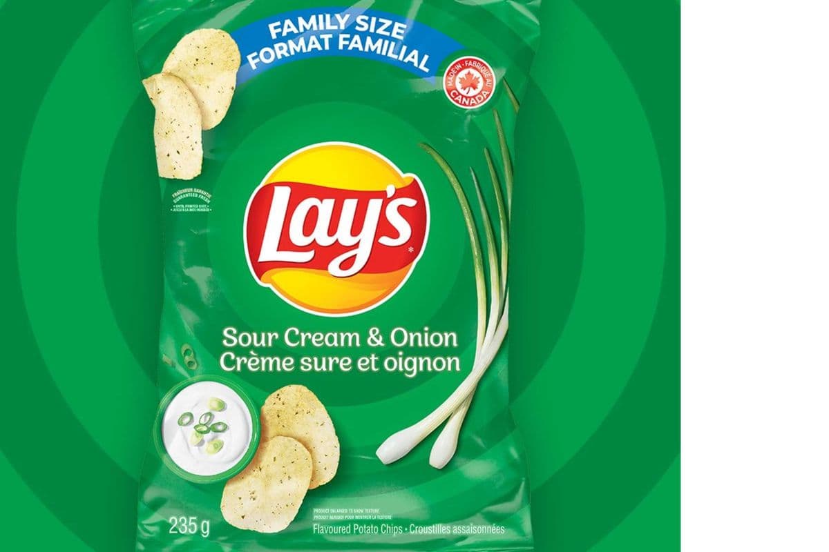 Lays sour cream $ onion (235g)